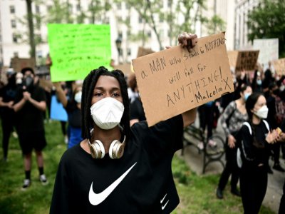 Tyqaun White, 20 ans, étudiant en théorie musicale, lors d'une manifestation contre les brutalités policières, le 2 juin 2020 à New York - Johannes EISELE [AFP]