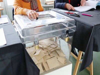 Les électeurs sont appelés aux urnes le dimanche 28 juin pour le second tour des élections municipales.