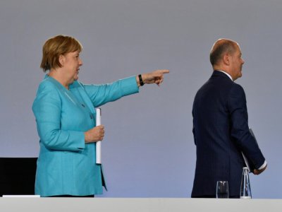 La chancelière allemande Angela Merkel et le ministre social-démocrate des Finances terminent une conférence de presse à Berlin, le 3 juin 2020 - John MACDOUGALL [AFP]