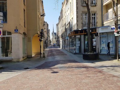 À partir du vendredi 5 juin, la circulation dans deux rues d'Alençon va être adaptée pour permettre l'extension des terrasses des bars et restaurants, par exemple vers Saint-Léonard.