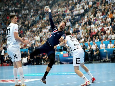 Le joueur du PSG Kamil Syprzak (c) contre les Norvégiens d'Elverum en Ligue des champions de handball, le 28 septembre 2019 à Lillehamer - Geir Olsen [NTB Scanpix/AFP/Archives]