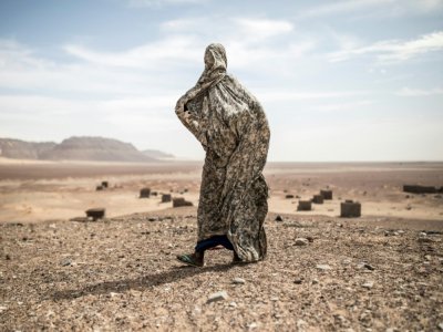 Une femme près de Tichitt, dans le désert mauritanien, 
le 22 janvier 2020 - JOHN WESSELS [AFP]