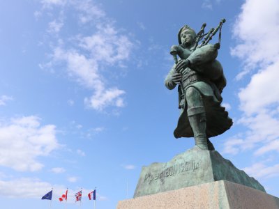 La statue de Piper Bill a été inaugurée en 2013, à Colleville-Montgomery.