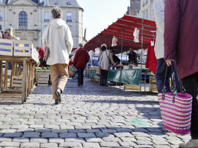 Tous les marchés de Caen sont désormais ouverts à tous, à condition de respecter les deux mètres d'espacement entre les étalages. - Frédérique Lecapitaine