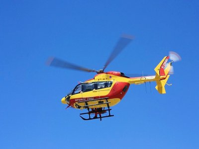 La victime a été secourue par l'hélicoptère de la sécurité civile Dragon 76 ce dimanche 7 juin à Etretat. 