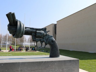 Le rassemblement est prévu devant le mémorial de Caen, symbole de la non violence. - Célia Caradec