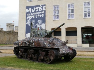 Le char Sherman fait partie de l'exposition du Mémorial de Falaise, qui a rouvert ses portes le samedi 6 juin, une date "vraiment symbolique pour une réouverture". - Olivier Sauvage