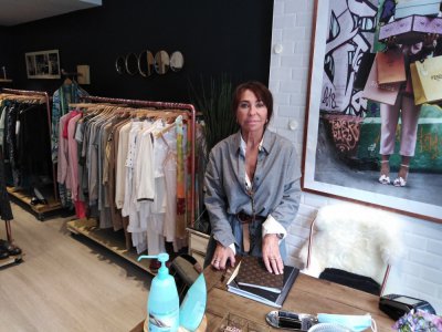 Florence Pardonnet a ouvert le jeudi 4 juin Le vestiaire, un dépôt-vente de vêtements pour femmes à Caen. - Mathieu Marie