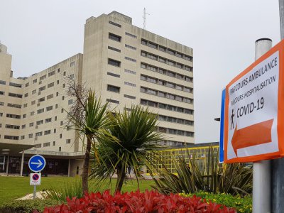 Le jeudi 11 juin, 283 personnes atteintes du nouveau coronavirus étaient hospitalisées en Normandie, soit 18 de moins par rapport au lundi 8 juin. Mais le taux de tests positifs au Covid augmente légèrement.  - Pierre-Maxime Leprovost