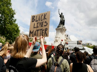 Manifestation contre le racisme et les violences policières, le 13 juin 2020 place de la République, à Paris - Thomas SAMSON [AFP]