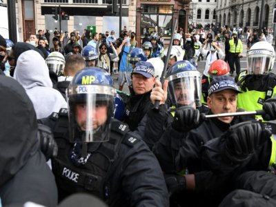 Heurts à Londres entre manifestants anti-racistes et militants d'extrême droite, le 13 juin 2020 - DANIEL LEAL-OLIVAS [AFP]