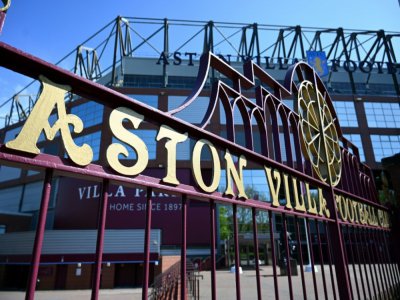 Les grilles de Villa Park, le stade d'Aston Villa, vont rouvrir mardi pour la reprise du Championnat d'Angleterre avec une  affiche Aston Villa-Sheffield United, match en retard de la 28e journée, en ouverture le 19 avril 2020 à Birmingham - Paul ELLIS [AFP/Archives]