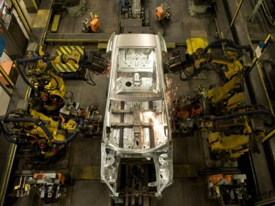 Des robots à l'oeuvre dans une usine Nissan de Sunderland le 12 novembre 2014 - OLI SCARFF [AFP/Archives]