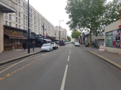 La Ville du Havre va mettre en place, à titre expérimental, la piétonisation de la place des Halles centrales pendant la saison estivale. Les voitures stationnées sur cette photo dans la rue Bernardin de Saint-Pierre vont devoir changer de place.