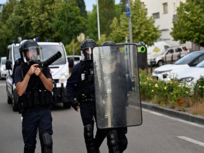 La police intervient lors d'exactions commises à Dijon, le 15 juin 2020 - Philippe DESMAZES [AFP]
