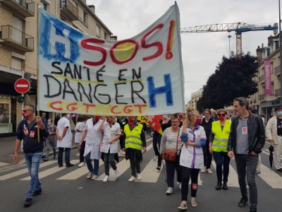 Selon les syndicats, 3 000 soignants ont battu le pavé dans les rues de Caen le mardi 16 juin.