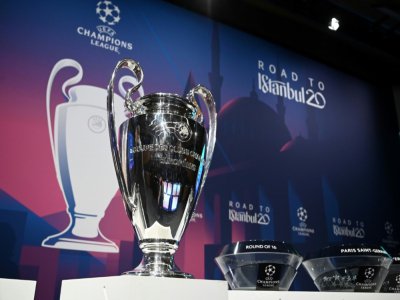 Le trophée de la Ligue des Champions exposé avant le tirage au sort des 8e de finale le 16 décembre 2019 au siège de l'UEFA à Nyon, en Suisse - Fabrice COFFRINI [AFP/Archives]