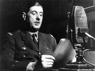 De Gaulle enregistre l'appel du 18 juin 1940, appelé à entrer dans l'histoire, dans un des studios londoniens de la BBC. (Illustration)