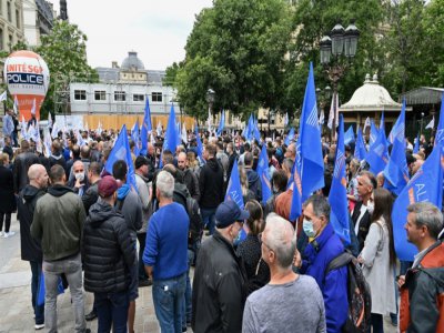 Des policiers manifestent devant la Préfecture de police, le 17 juin 2020 à Paris - BERTRAND GUAY [AFP]