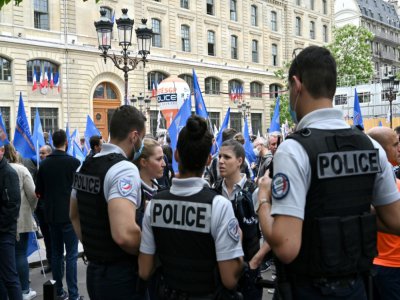 Des policiers manifestent devant la Préfecture de police, le 17 juin 2020 à Paris - BERTRAND GUAY [AFP]