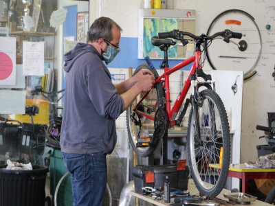 À la Maison du vélo à Caen, 130 vélos ont déjà été vendus grâce au dispositif "Coup de pouce vélo" lancé par l'Etat, en un mois.