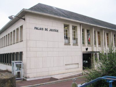 Deux jeunes avaient agressé le maire de Tessy-Bocage en décembre 2019. Le tribunal correctionnel de Coutances a jugé l'affaire le mercredi 17 juin.