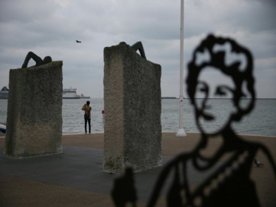 Statue en métal de Vera Lynn à Douvres, dans le sud de l'Angleterre, le 19 mars 2018 - Daniel LEAL-OLIVAS [AFP/Archives]