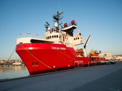 Le bateau des ONG SOS Méditerranée et Médecins sans Frontières (MSF), l'Ocean Vikiing, dans le port de Marseille en août 2019 - CLEMENT MAHOUDEAU [AFP/Archives]