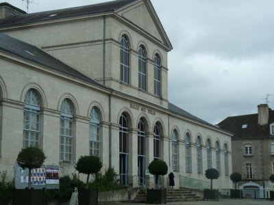 Les salles de réunion Halle aux Toiles (photo), Halle au blé, salle de la Paix et salle Artois rouvrent le lundi 22 juin à Alençon.