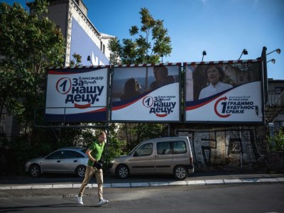 Affiches électorales à Belgrade, le 18 juin 2020 - Andrej ISAKOVIC [AFP]