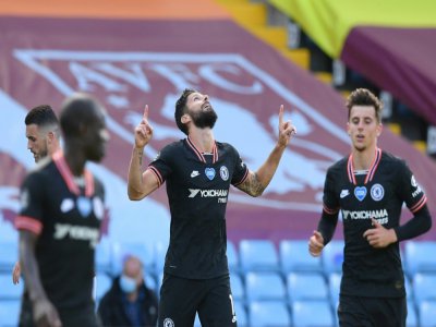L'attaquant français de Chelsea, Olivier Giroud (c), exulte après son but contre Aston Villa, à Birmingham, le 21 juin 2020 - JUSTIN TALLIS [POOL/AFP]