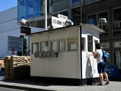 Checkpoint Charlie à Berlin, le 22 juin 2020 - John MACDOUGALL [AFP]