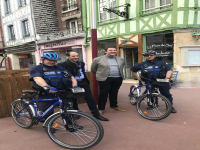La police municipale d'Elbeuf est notamment chargée d'assurer le visionnage des caméras de vidéoprotection installées dans la ville. - Pauline Blanchard