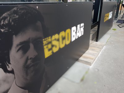 Le narcotrafiquant s'affiche sur le fronton de l'Escobar, pub-bar-brasserie à thème, qui ouvrira prochainement rue des Jacobins, à Caen.