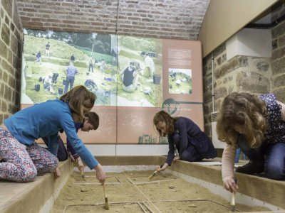 Au Musée de la Préhistoire de Rânes, découvrez comment se déroulent des fouilles archéologiques. - Musée de la Préhistoire de Rânes