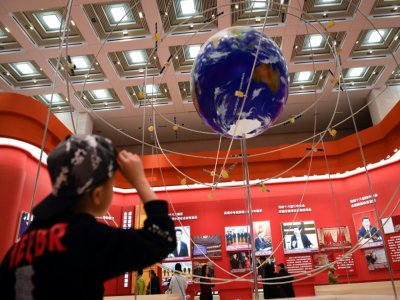 Une exposition au Musée nationale de Chine à Pékin explique aux visiteurs le système de navigation Beidou, en février 2019 - WANG ZHAO [AFP/Archives]