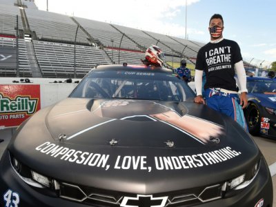 Bubba Wallace,avec un T-Shirt    "I Can't Breathe - Black Lives Matter"  sur le speedway de Martinsville le 10 Juin 2020 en  Virginie, Etats-Unis. - Jared C. Tilton [GETTY IMAGES NORTH AMERICA/AFP/Archives]