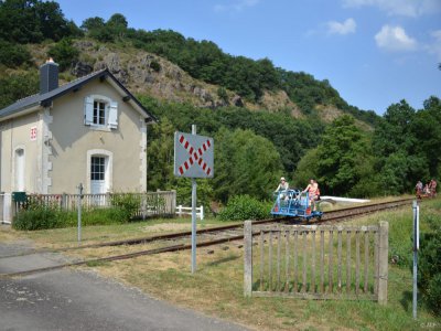 Partez en balade en vélo-rail, dans la vallée du Noireau. - ACF Velorail et Train touristique