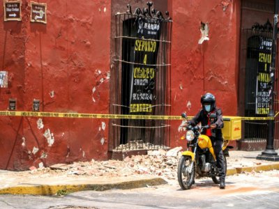 Un immeuble endommagé par le séisme à Oaxaca, dans le sud du Mexique, le 23 juin 2020 - PATRICIA CASTELLANOS [AFP]