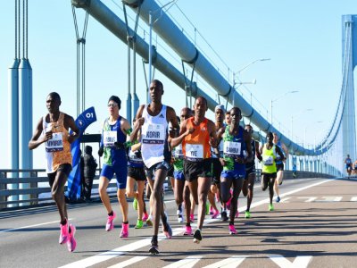 Les coureurs du dernier marathon de New York sur le pont Verrazzano-Narrows, le 3 novembre 2019 - Johannes EISELE [AFP/Archives]