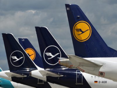 Des avions de la compagnie aérienne allemande Lufthansa sur le tarmac de l'aéroport de Munich, le 18 juin 2020 - Christof STACHE [AFP/Archives]