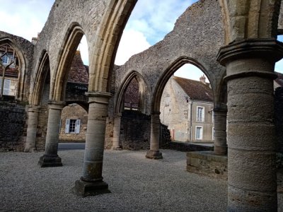 Endommagé lors de la Seconde Guerre mondiale, le village d'Ecouché a obtenu la classification de Petite Cité de caractère. - Argentan