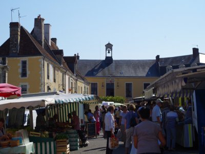 Le marché de Bellême fait partie des plus beaux marchés du Perche. - Office de Tourisme de Bellême Le Perche en Normandie