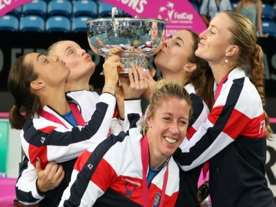 L'équipe de France féminine de tennis célèbre sa victoire en finale de la Fed Cup face à l'Australie, le 10 novembre 2019 - Tony Ashby [AFP]