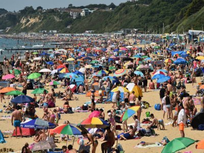 La plage de Bournemouth au sud de l'Angleterre bondée le 25 juin 2020 - Glyn KIRK [AFP]