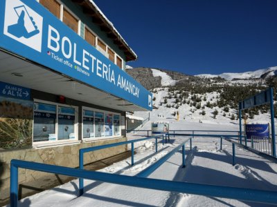 La billetterie de la station de ski de Cerro Catedral, à Bariloche, le 24 juin 2020 en Argentine - FRANCISCO RAMOS MEJIA [AFP]