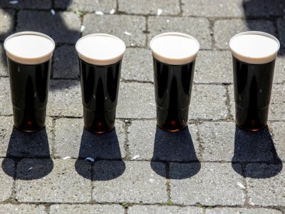 La bière peut de nouveau couler à flots dans les 7.000 pubs irlandais autorisés à rouvrir leurs portes lundi - PAUL FAITH [AFP/Archives]