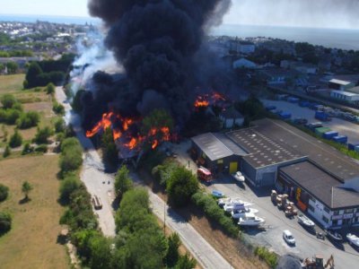 L'incendie de la déchetterie La Sphère est survenu le 29 mai, à Donville-les-Bains. - SDIS50