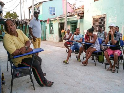 Dans une rue de Santa Cruz del Islote, île colombienne des Caraïbes, le 30 juin 2020 - Adrian CARBALLOS De HOYOS [AFP]