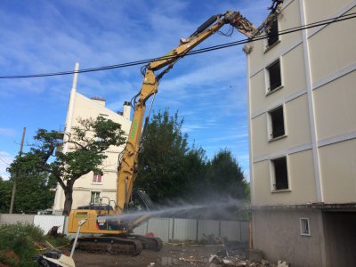 La démolition a commencé le mercredi 1er juillet au matin, sur le quai Vendeuvre à Caen. Les travaux dureront jusqu'en 2025. - Inolya